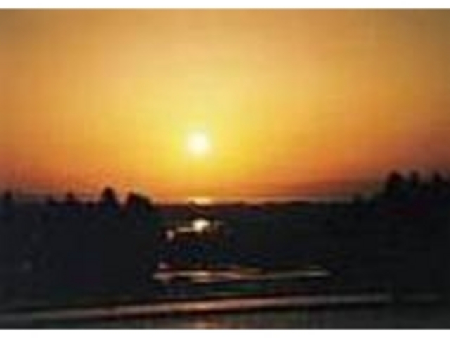 公園からは富山湾に沈む夕日を眺められる_不水掛遺跡公園