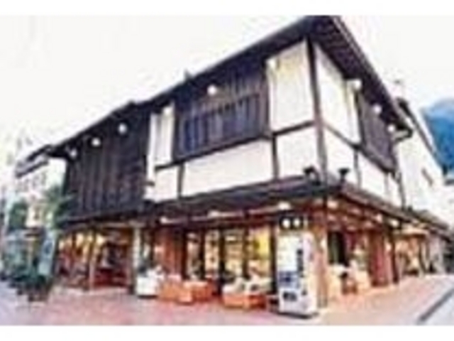 夜遅くまでゆったりと買い物ができる店_桜苑