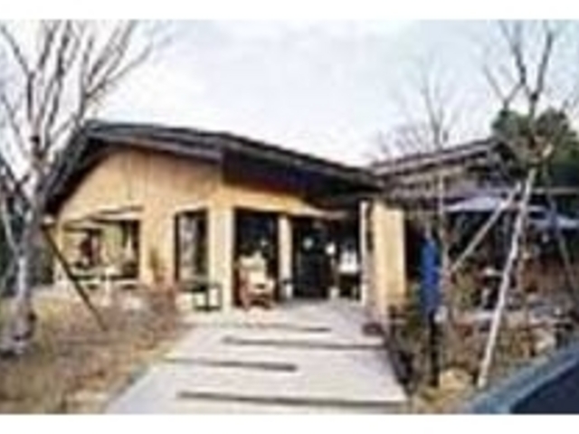 古い農家を改築した建物にはクマがいっぱい_リトルベア カフェ&ショップ