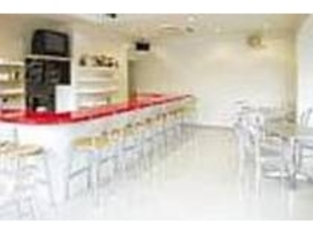 開放的な雰囲気の店内でサンドウィッチを_Mago'sサンドウィッチ