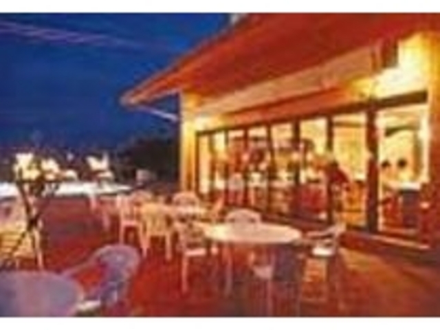 潮風が心地よい夜のガーデンもムード満点_炭火焼レストラン 海風