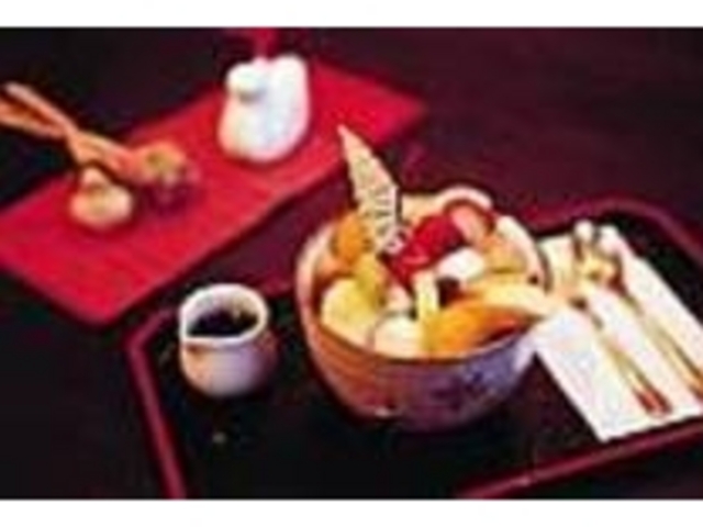 フルーツたっぷりのあんみつが人気_甘味処 虹ノ屋