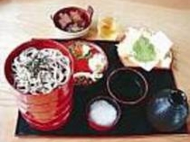 金粉がのったオススメの『こがねそば』_手打そば処 こがね