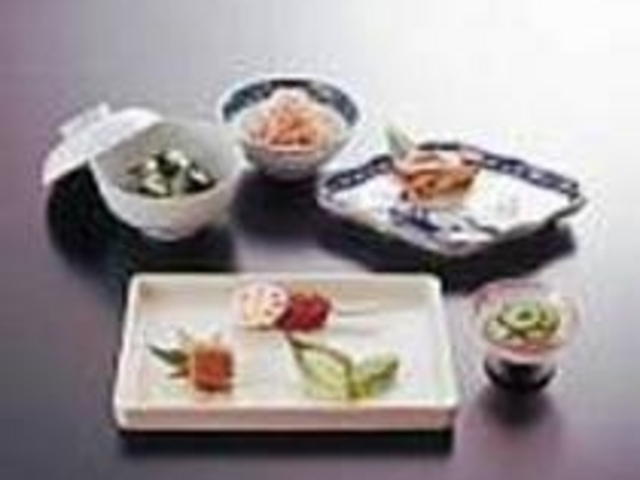 丁寧に仕上げた美しく繊細なコース料理の一例_会席料理 れんこん