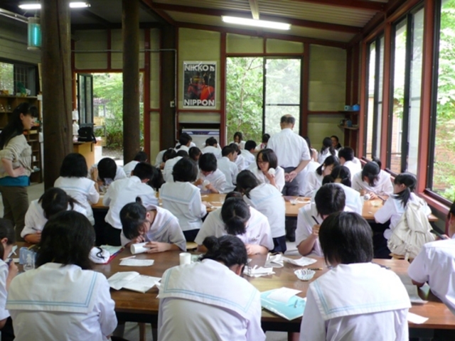 サンドブラスト体験中学生_グラススタジオ ポンテ