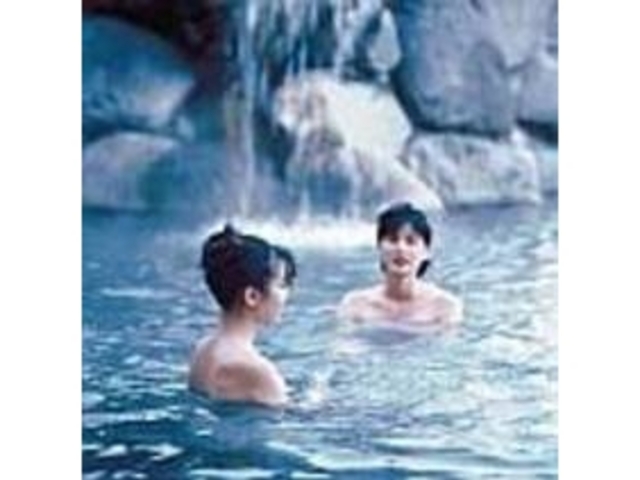 赤倉温泉街の上にあり観光客は必ず訪れる_赤倉温泉野天風呂 滝の湯
