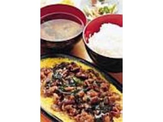 肉汁たっぷりの『飛騨牛鉄板焼肉定食』_RIVER亭