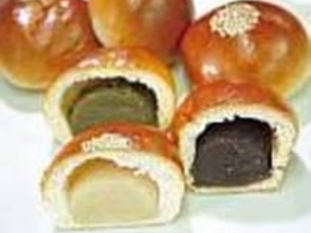 ずっしりとした食べごたえ十分のあんぱん_大出パン店