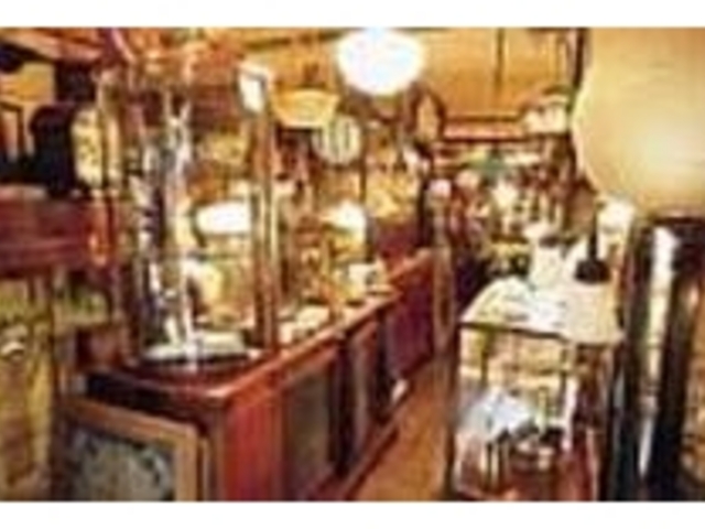 年季の入った品々が独得の雰囲気を作りだす_WRIGHT商會
