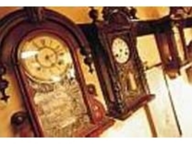 今も変わらず時を刻み続ける柱時計たち_WRIGHT商會