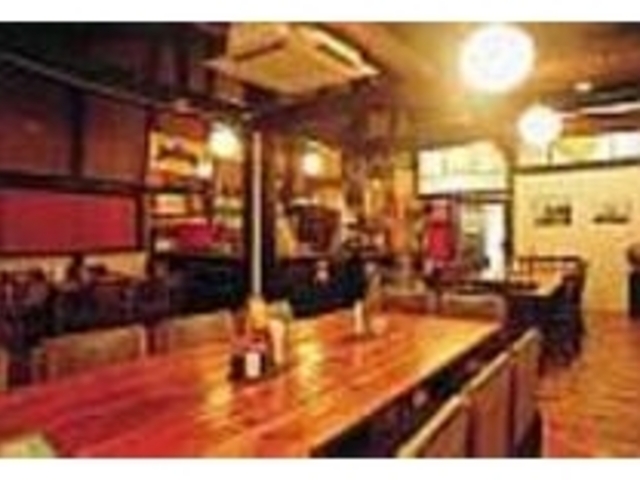 雰囲気のある店内で長居してしまう人も多い_さらさ