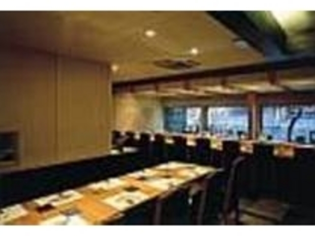 一流の味とモダンな雰囲気が満喫できる店内_遊食 さい賀
