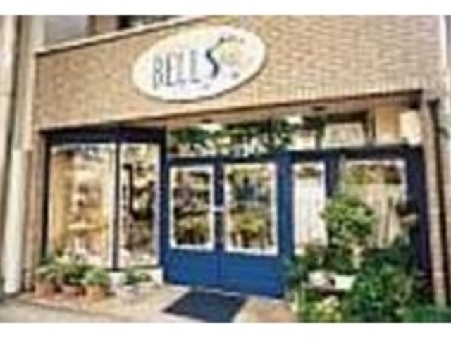 ヨーロッパ調の外観がカワイイお店だ_キッチンパーティー BELL