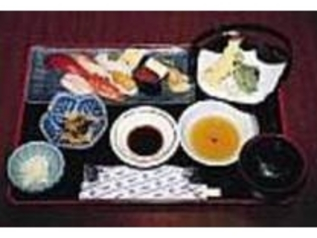 青森新鮮市場の素材を生かしたにぎり寿司_エリアコンプレックス