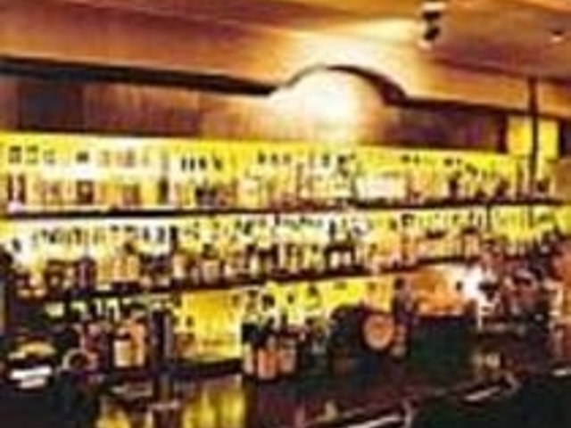 落ちついた雰囲気の店内でゆったり楽しもう_BAR MALT's