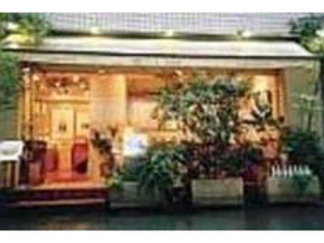 ケーキと同様に洗練されたシンプルな店構え_風うたいclub