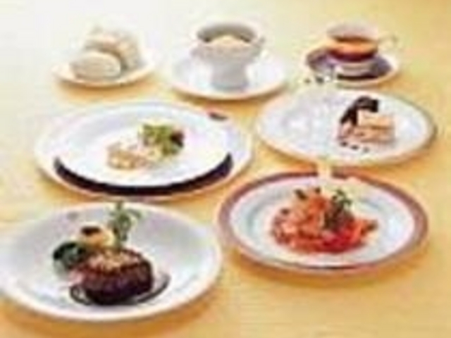 シェフのおすすめディナーを味わってみて_インターナショナルレストランガンシップ