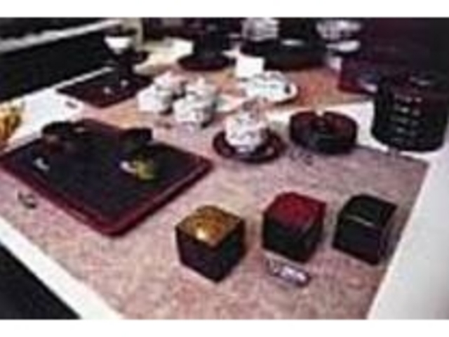 カップなど現代感覚を生かした商品も多い_巧匠