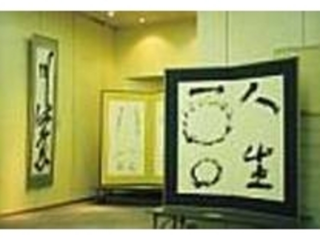 川崎白雲氏の作品を展示するギャラリー白雲_かがみ温泉RIO