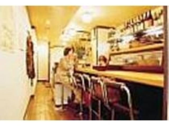 家庭的な雰囲気が漂うこぢんまりとした空間_郷土おばんざい料理 つくしんぼ