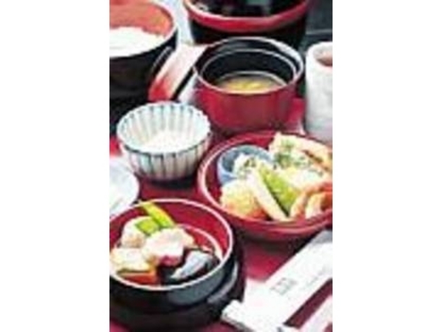 季節の和野菜を使った『茶らく弁当』_茶らく