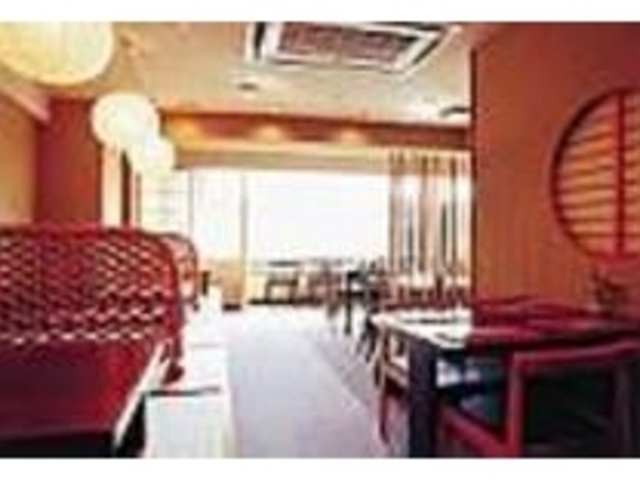 春には窓際の席から段葛の桜が広がる_茶らく