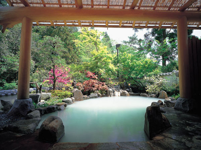 露天風呂『せせらぎの湯』_民芸モダンの宿 雲仙福田屋