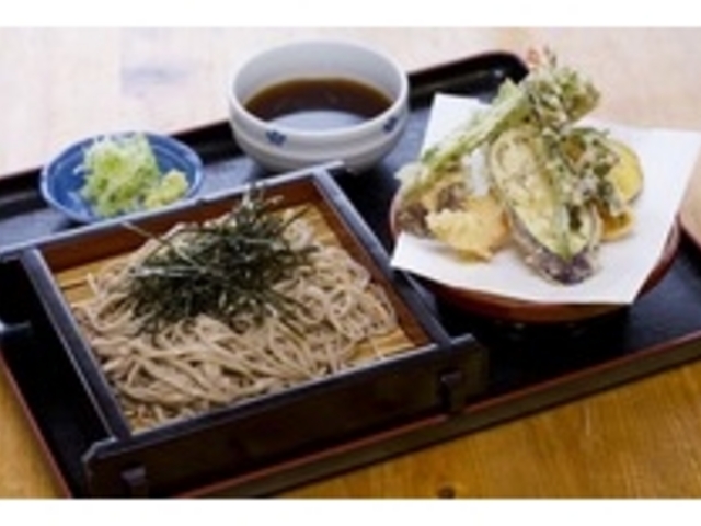 天ぷら&ざるそばの天ざるそばがおいしいよ_信州白樺湖 そば処 きみまち庵