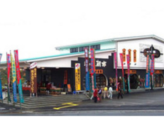 旅館ご用達の地元産品が勢ぞろい!_湯けむり朝市