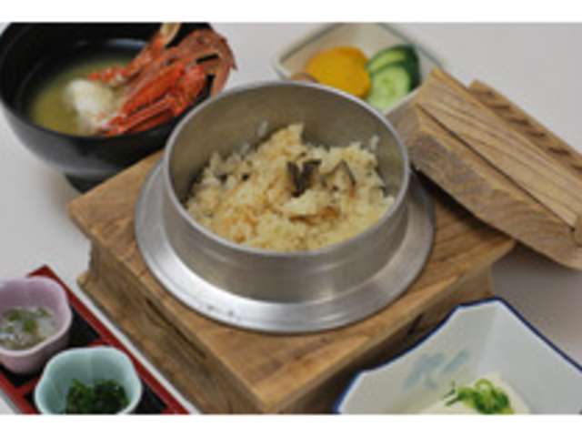 定番のサザエ飯定食!不動の人気!!カニ味噌汁も付いてます。_伊豆高原体験の里・食事処あかざわ