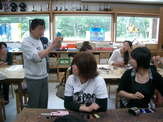 体験製作風景夏休みの自由課題制作にもぴったり_アミューズ グラススタジオ