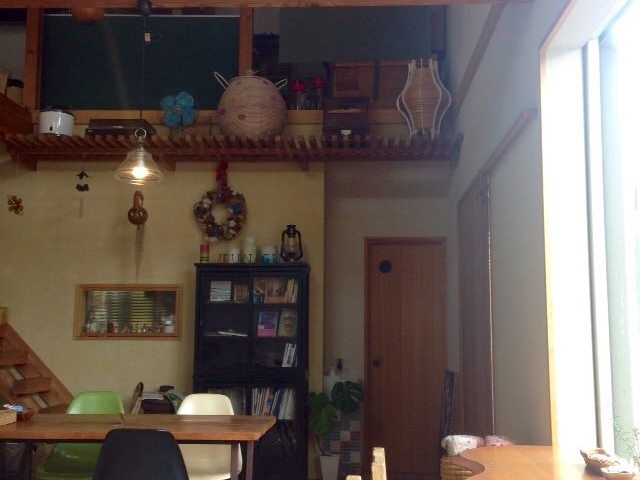 ダチョウ牧場の中のカフェ つなぐ