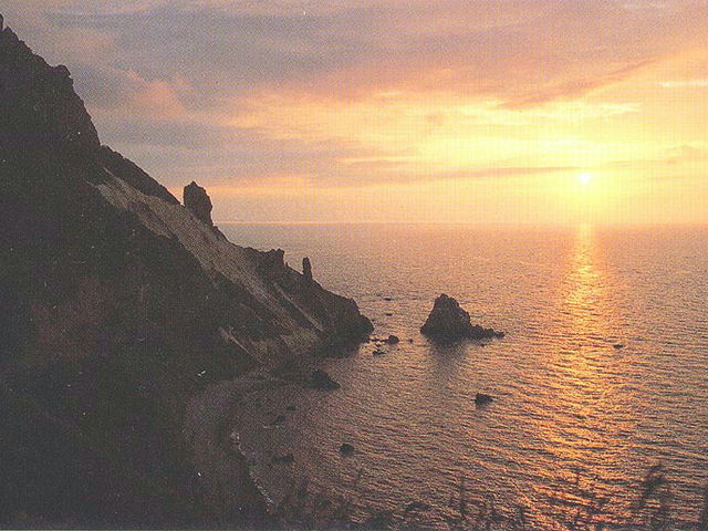 小樽高島岬の夕暮れです。対岸の積丹半島が真っ赤になる事もあります_北海道観光個人 生田タクシー