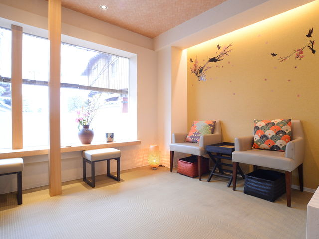 和モダンな町屋でゆっくり癒やしのひとときをお過ごし下さい!_嵐湯 足湯カフェ&フットマッサージ