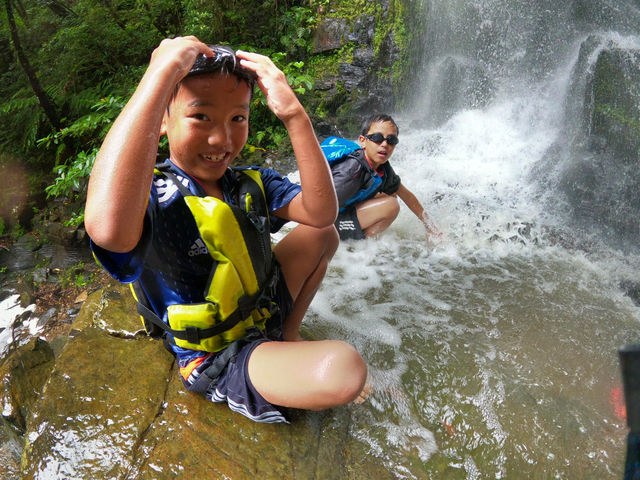 夏場は滝や沢で水遊びが楽しい!_YambaruBlue