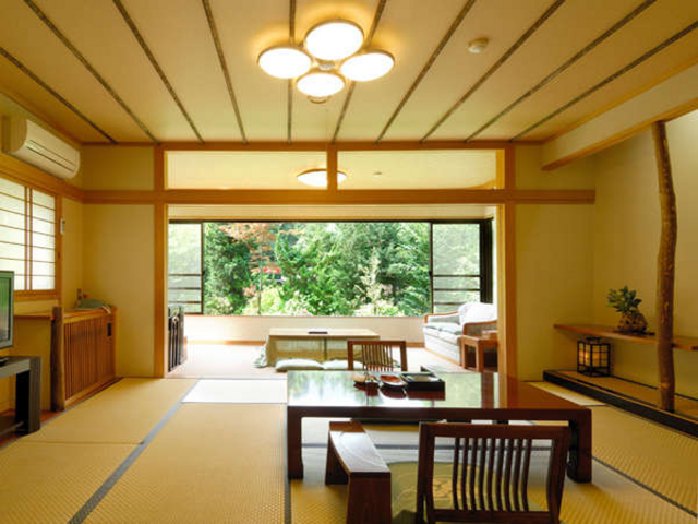 客室からは緑に囲まれた景色をお楽しみいただけます_水上山荘