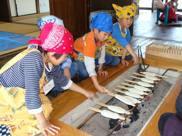 囲炉裏五平餅♪_豊田市稲武どんぐり工房
