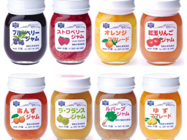 沢屋では年間で60種類程のジャムを作っております。すべて素材の風味を生かし北海道産ビートグラニュー糖のみでジャムに仕上げています。_軽井沢 沢屋