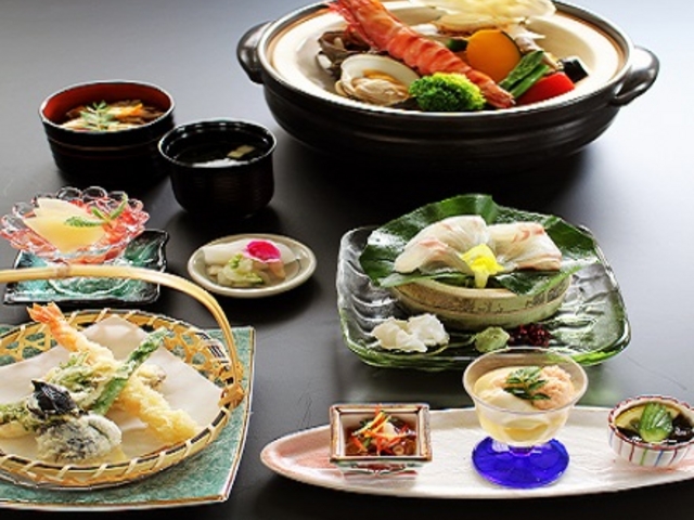 かがやき屋名物♪
4,400円(税込)海鮮蒸し_屋形船 かがやき屋
