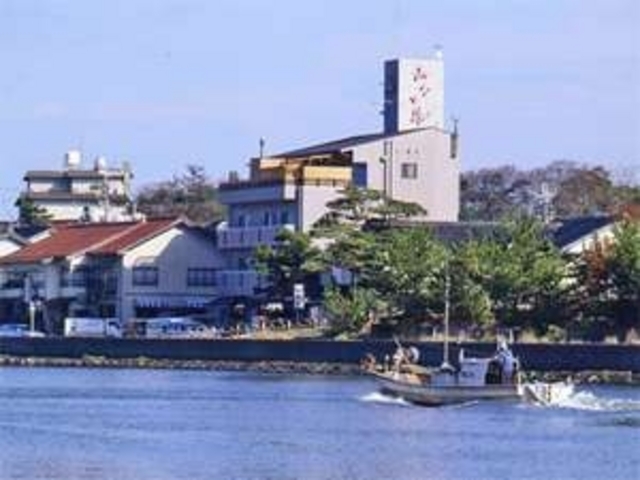日本海と久美浜湾を望む立地。「こころふれあう宿」をモットーに、おもてなし致します!_旅館 みなと荘