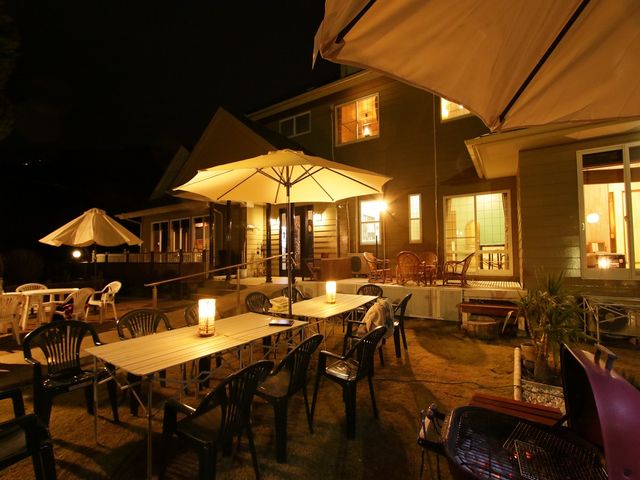 夜のBBQは雰囲気も最高です♪_お宿らんたん