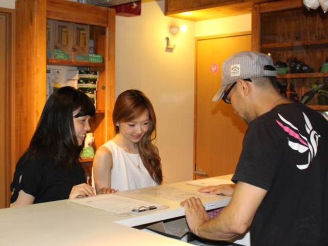ご来店いただきましたら、まず受付からお願いします。_アーバンクライミングクラブ カワセミ