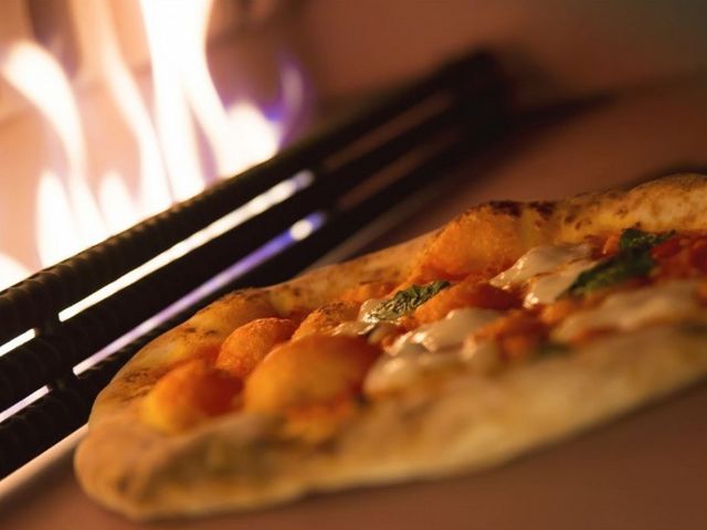 石窯で焼き上げる本格ピッツァ※写真はイメージ_ホテル京阪京都グランデレストランオクターヴァ