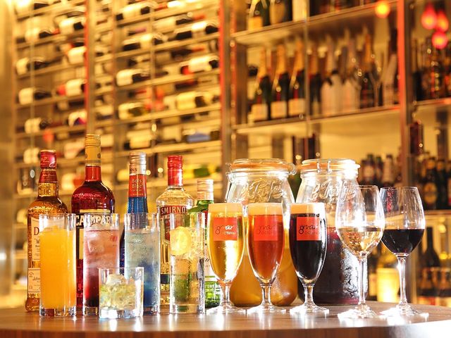 厳選した11種類の生ビールや、ワイン、ウィスキー、カクテルからノンアルコールまで種類豊富に揃えております_ホテル京阪京都グランデレストランオクターヴァ