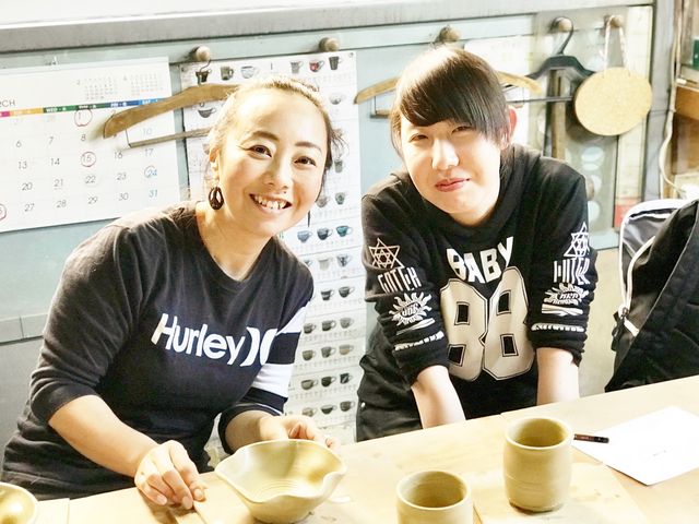 素敵なオリジナル作品が出来ました。釉薬の色を選んでいただきます。ここから乾燥→素焼き→釉薬掛け→本焼きと講師の方で進めます。焼き上がりをお楽しみに!!_楓窯陶芸工房