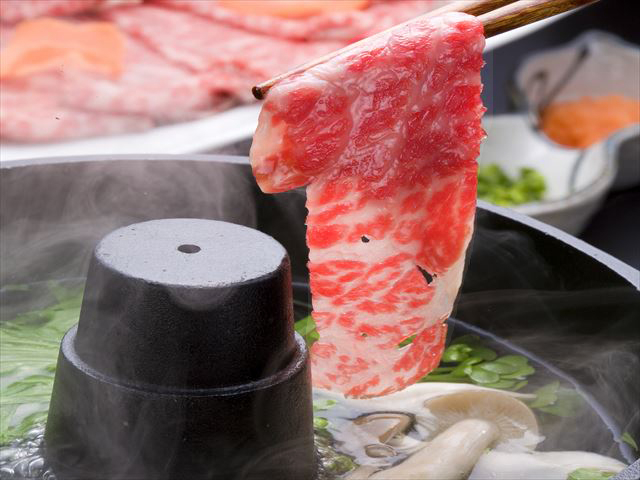 国産牛のしゃぶしゃぶも付いた贅沢なコースです。_筑波山江戸屋