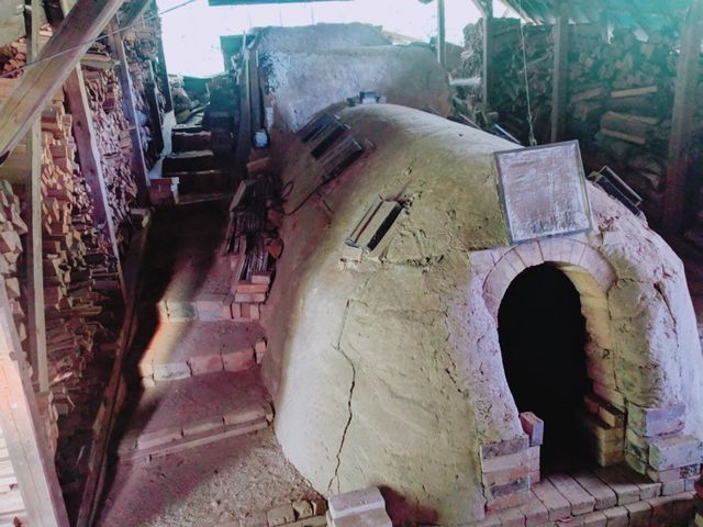 1週間 火を絶やさずに”穴登り窯”_窯元 平井焼