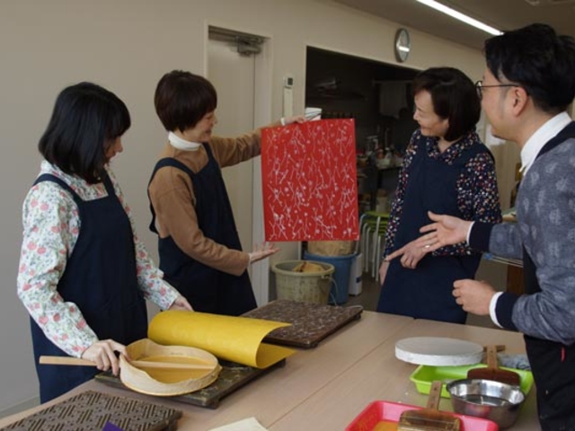 小判摺り体験から、御朱印帳やパネル作成をすることもできます。_唐丸