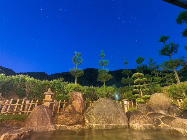 夜の露天風呂でリラックス_一の俣温泉観光ホテル