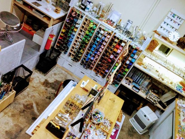 工房風ショップでとんぼ玉作り。_きなりがらす京橋店